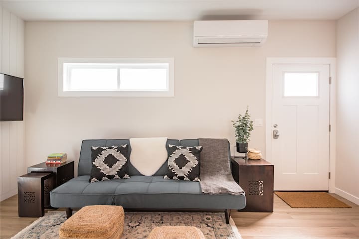 Modern Private Coastal Getaway | Free Parking - Long Beach, CA
