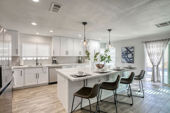 Luxury Retreat near Tivoli Vlg/Golf/Redrock/Strip