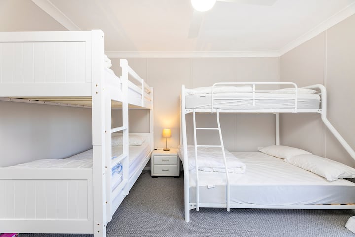 Bunk room - double/single bunk + single bunk