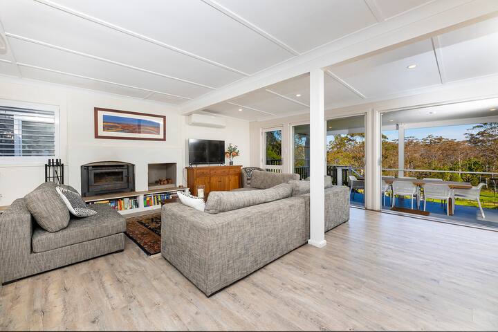 Bellavia Forest Retreat with Pool and Spa gallery image 5