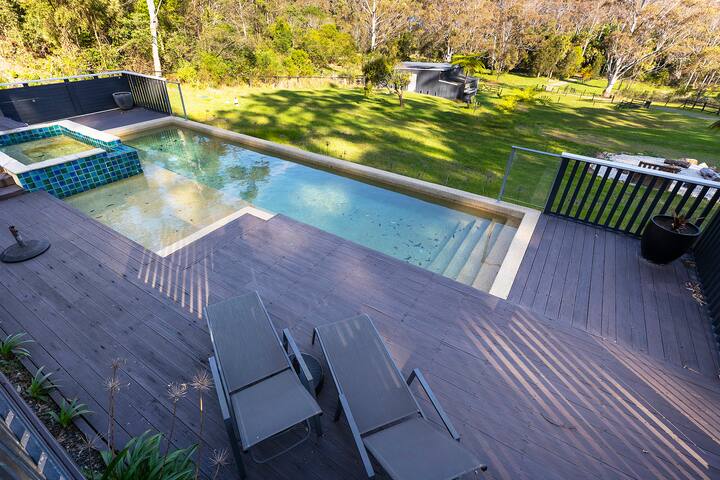 Bellavia Forest Retreat with Pool and Spa gallery image 4