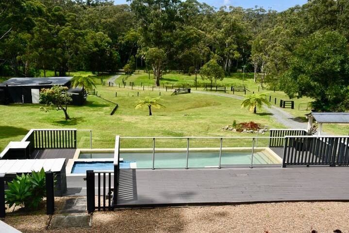 Bellavia Forest Retreat with Pool and Spa gallery image 3