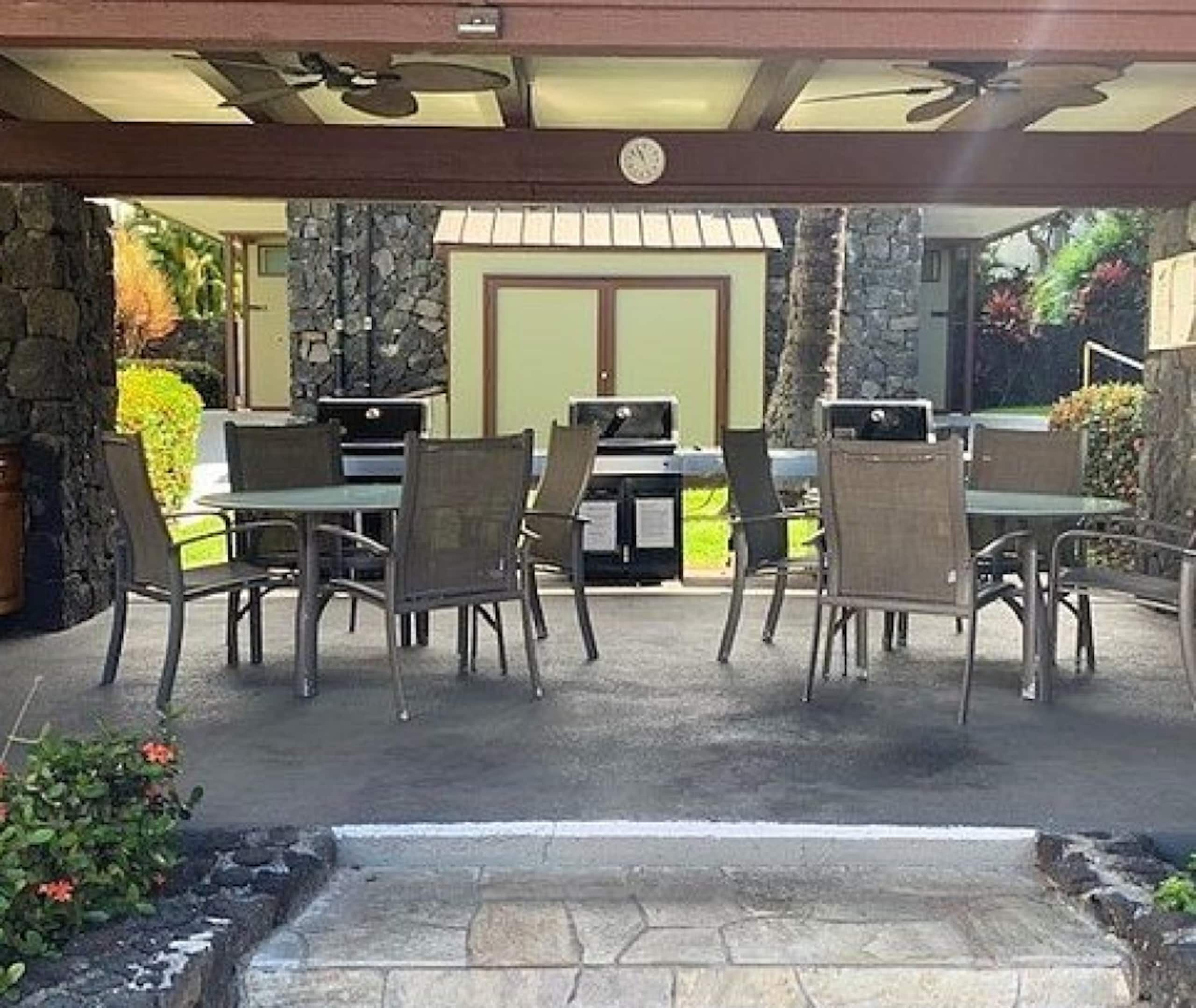 Condo in Kailua-Kona · ★4.94 · 2 bedrooms · 5 beds · 2 private baths - Image 36