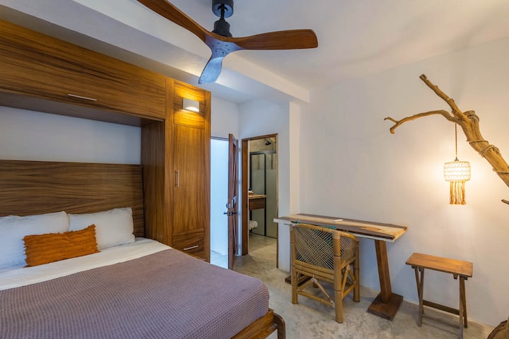 Незадължителна бонус стая със самостоятелен санитарен възел. Попитайте за тази опция за „добавяне“ за 4 - та спалня или офис помещение. Има отделен външен вход и не е включен.