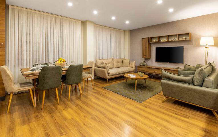 Deluxe Two Bedroom Apartment with Garden gallery image 2