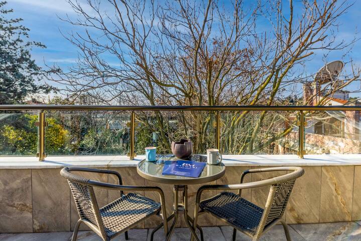 Luxury 3 Bedroom Apartment Terrace & Pool &Parking gallery image 5