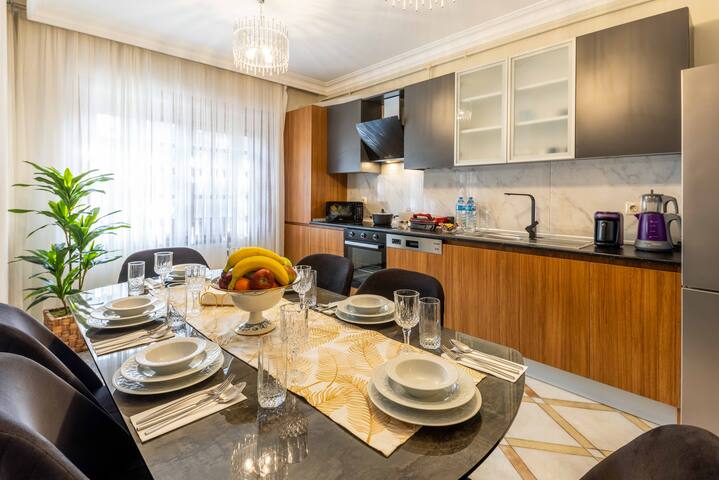 3 Bedroom Suite Balcony & Pool & Free Parking gallery image 5