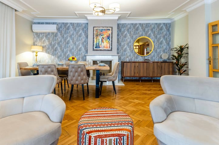 3 Bedroom Suite Balcony & Pool & Free Parking