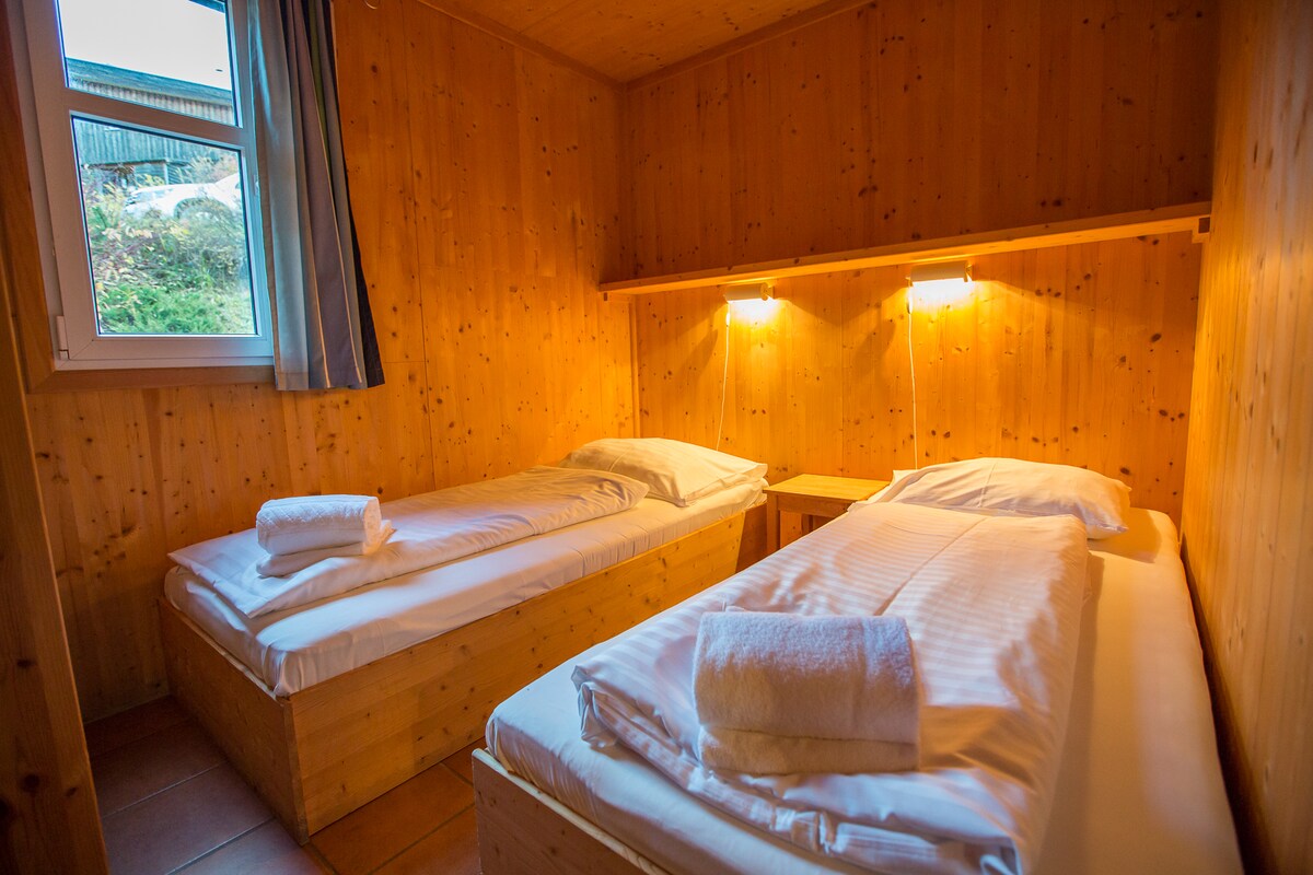 带单人床的卧室