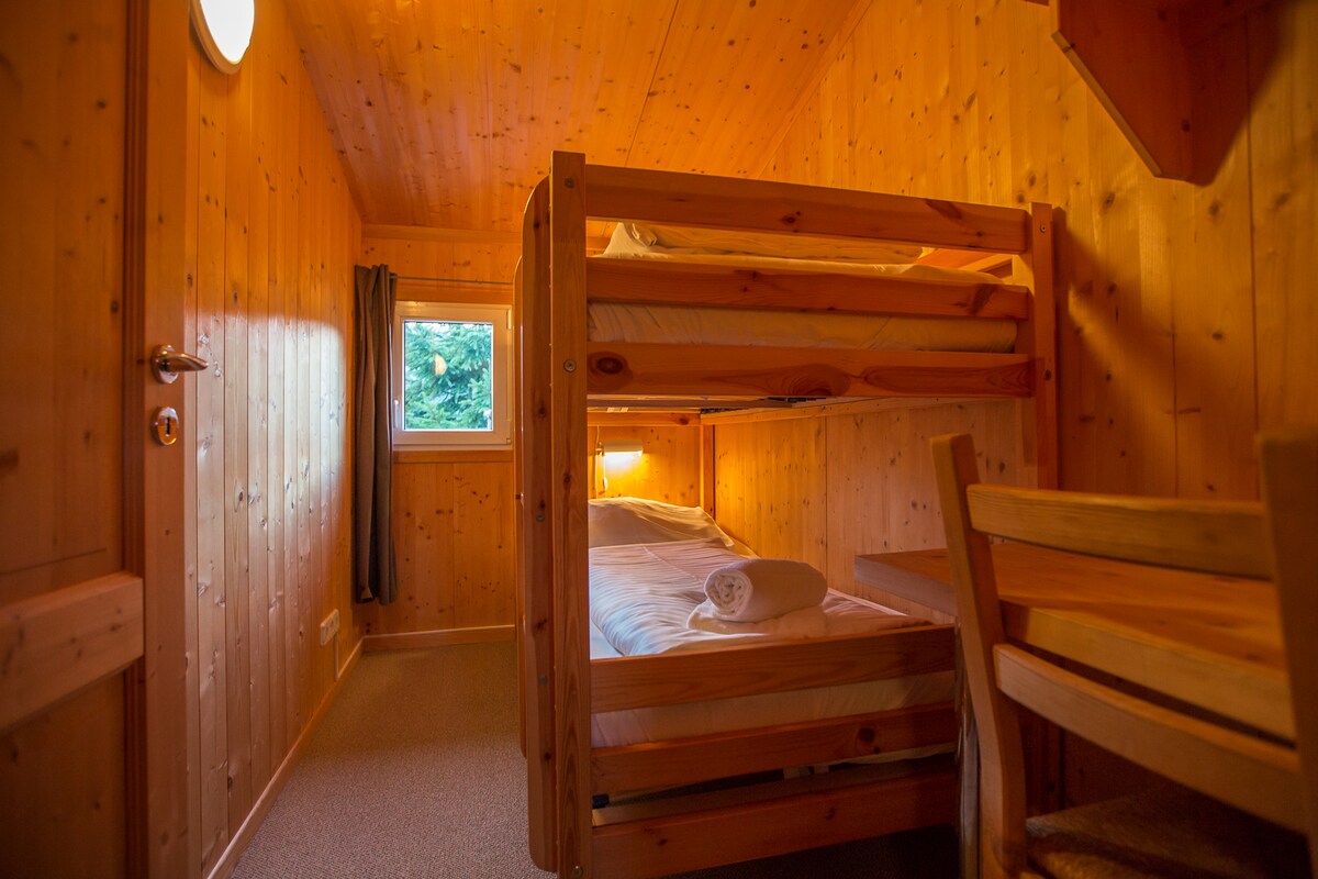 带双层床的卧室