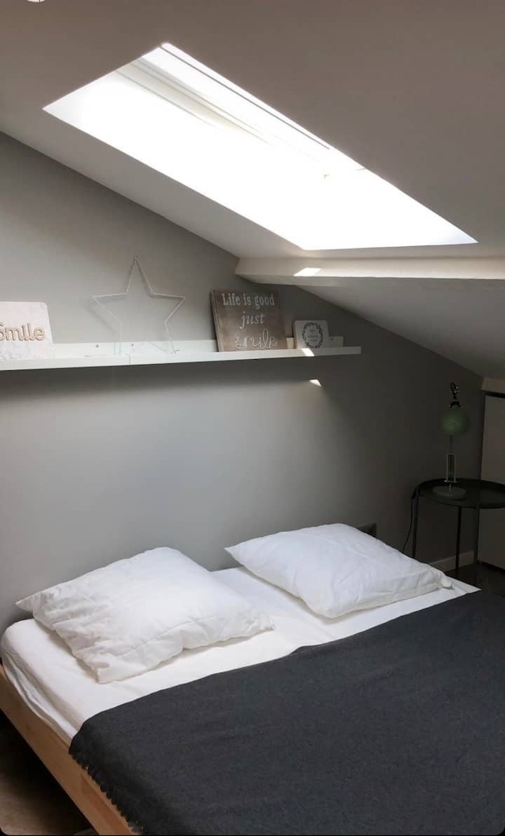 夹层床宽160厘米。