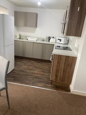 Top Floor 4 Bedroom and 2 bathroom Apt gallery image 4