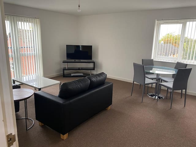 Top Floor 4 Bedroom and 2 bathroom Apt