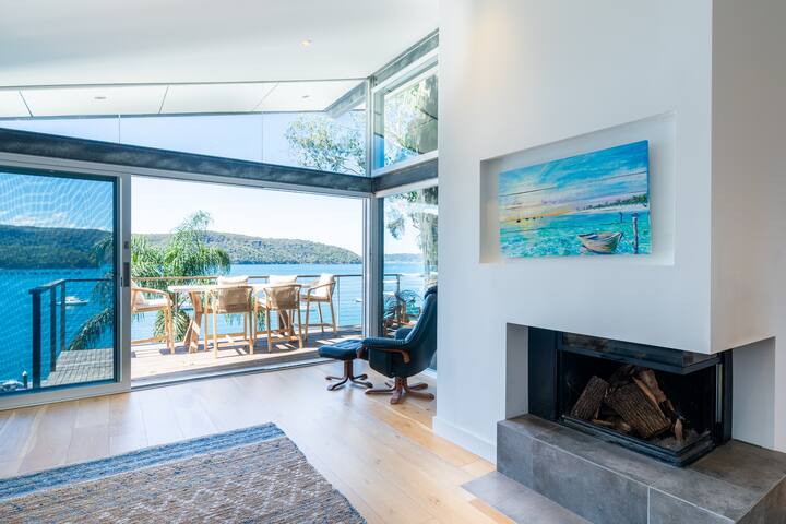 The Oasis- Luxe Waterfront Home with Private Jetty gallery image 4