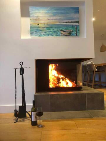 The Oasis- Luxe Waterfront Home with Private Jetty gallery image 5