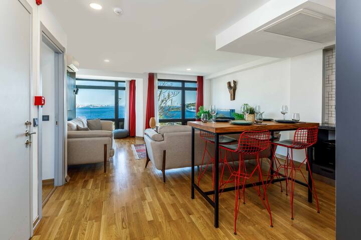 Georgeous Sea View with 3Bedrooms/2 Bathrooms gallery image 3