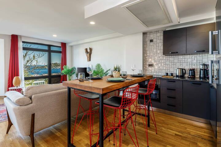 Georgeous Sea View with 3Bedrooms/2 Bathrooms gallery image 4