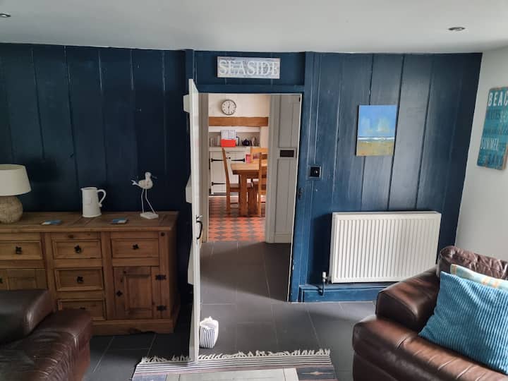 Lovely Beach Cottage Llangrannog 100m From The Sea - Llangrannog