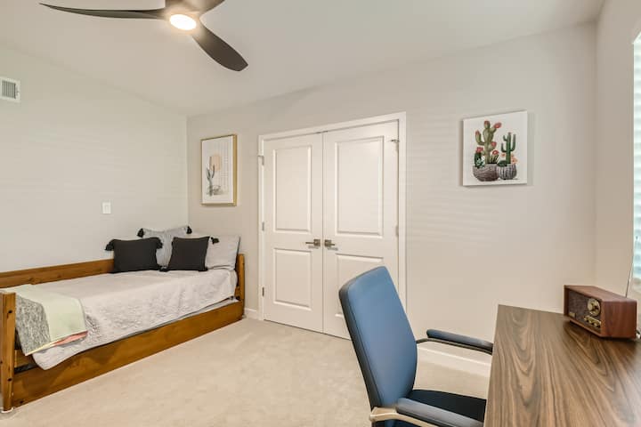 Flex Space/Bedroom 2 - Twin day bed with a pullout twin trundle with office.