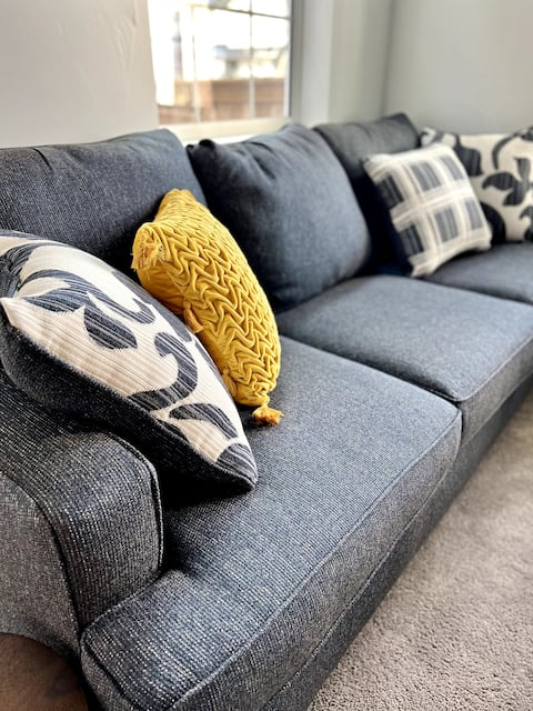 Top performing Airbnb: Private, cozy King suite, 7 min to BZN airport in Belgrade