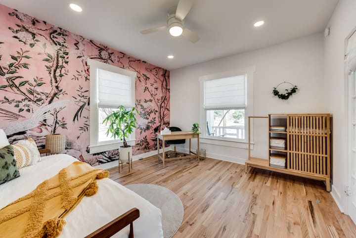 这是配备标准双人床的办公室/第三间卧室。 