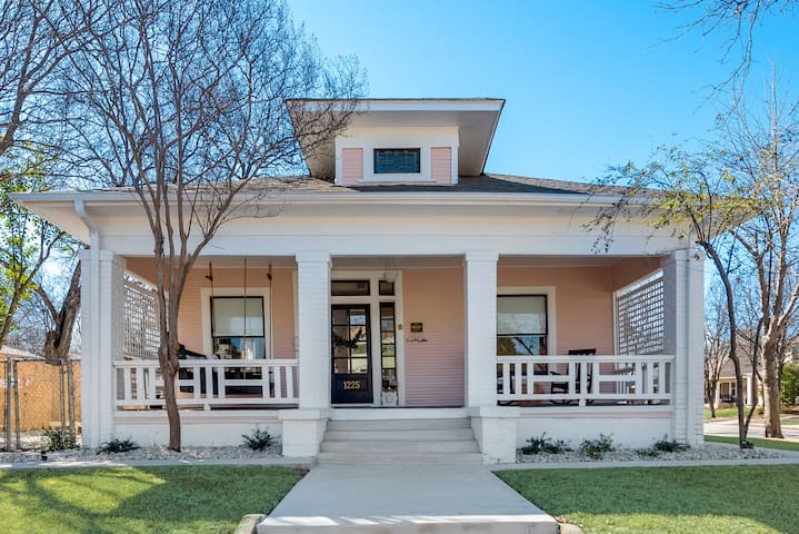 Pink Julep – Renovated, Luxury Historical Home