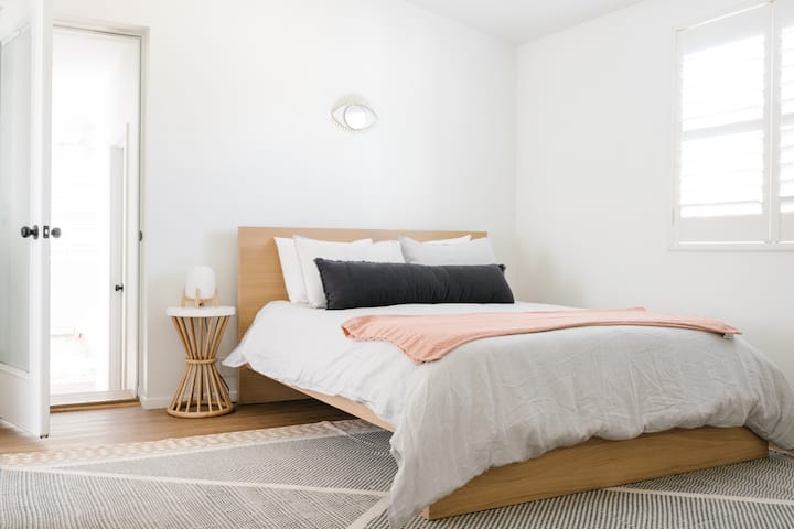2nd Bedroom - Queen bed