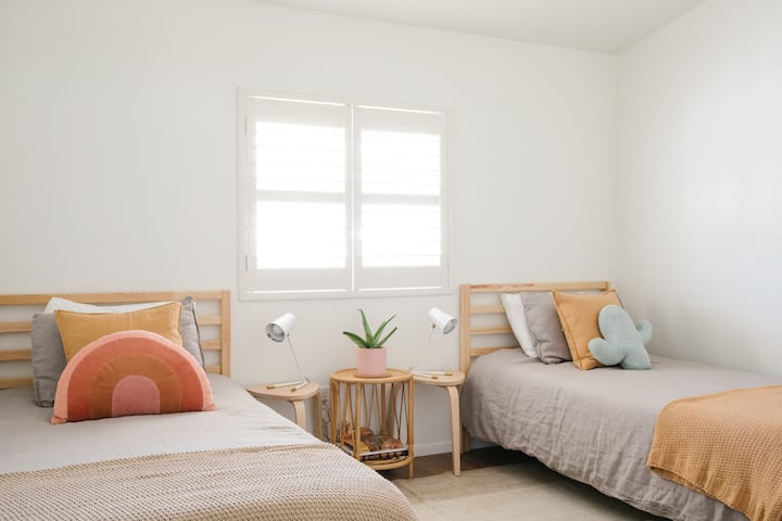 3rd Bedroom - 2 twin beds
