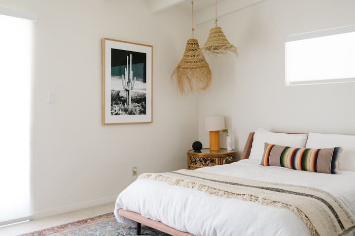 Chambre principale avec salle de bain attenante 