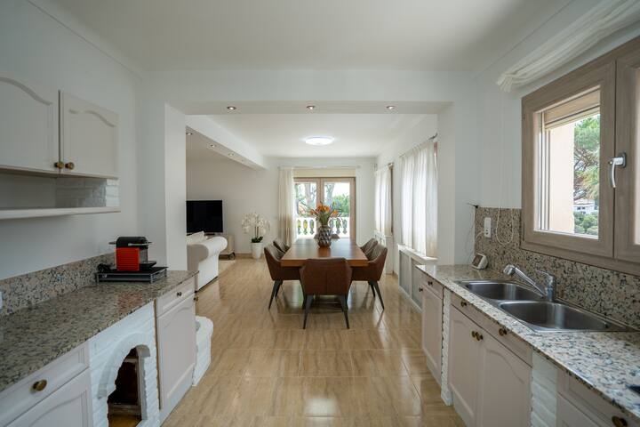 Casa soleada con barbacoa, piscina y jardín gallery image 5