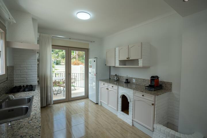 Casa soleada con barbacoa, piscina y jardín gallery image 3