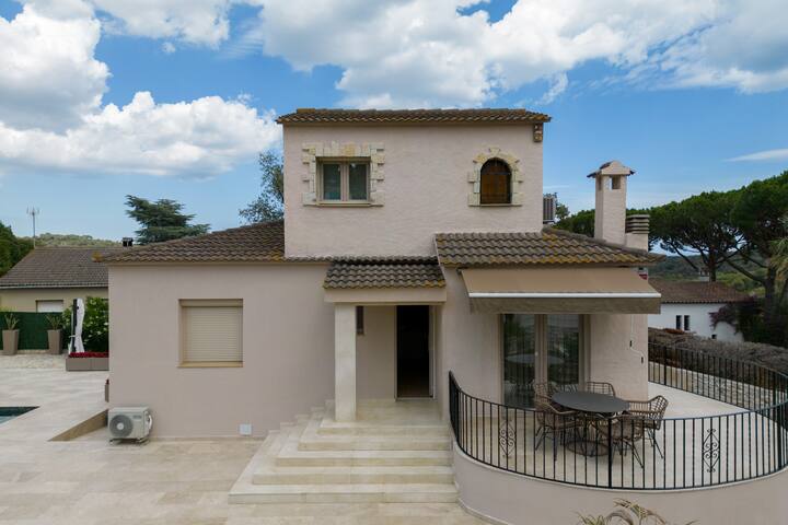 Casa soleada con barbacoa, piscina y jardín gallery image 2