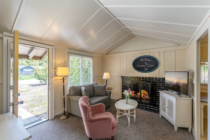 Vintage River Cottage- Carmel River Inn 40 - Big Sur, CA