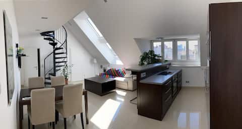 Top Airbnb: Rooftopapartment with style in Meidling