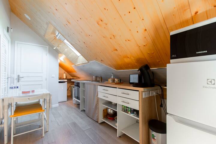 Chalet-like Upstairs Suite, Garden, Free Parking - Moissy-Cramayel