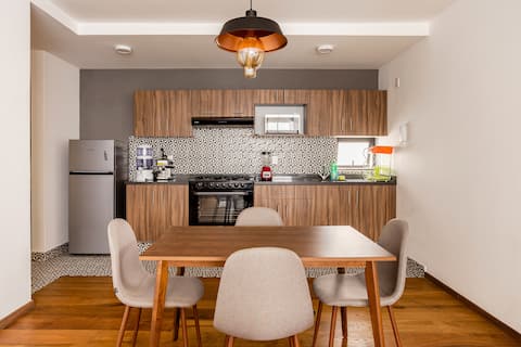 Stunning Apartment with Shared Rooftop & Gym