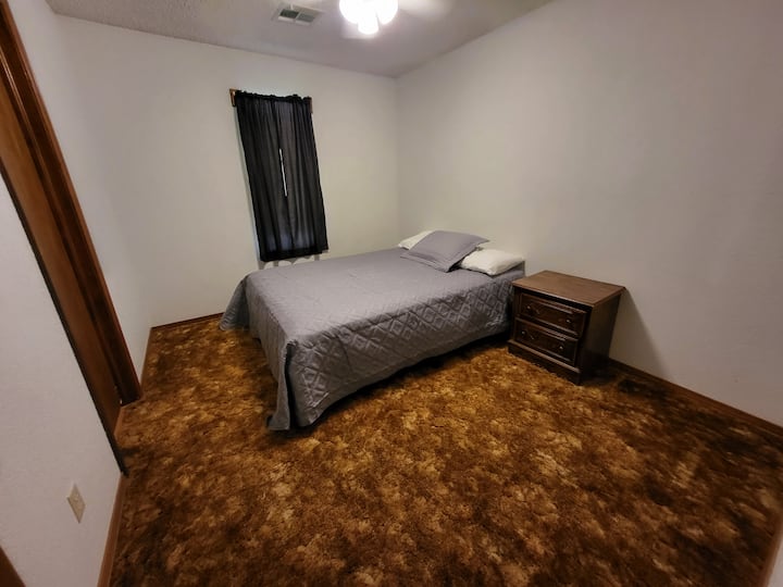 ห้องนอน #4 พร้อมเตียงควีนไซส์