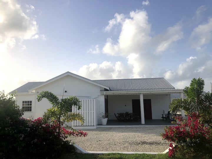 The Barn Spacious ThreeBedroom with a Pool Houses for Rent in