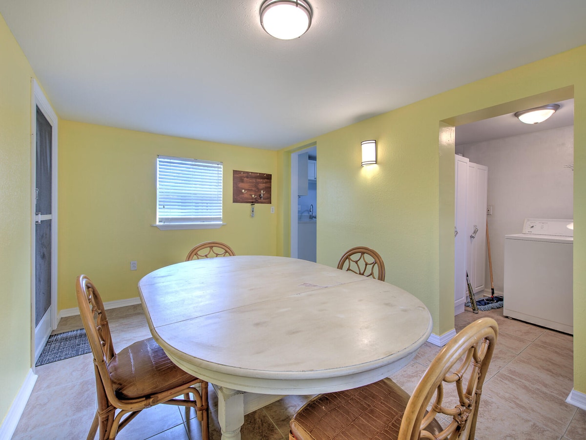 Lovely Ormond Beach Bungalow