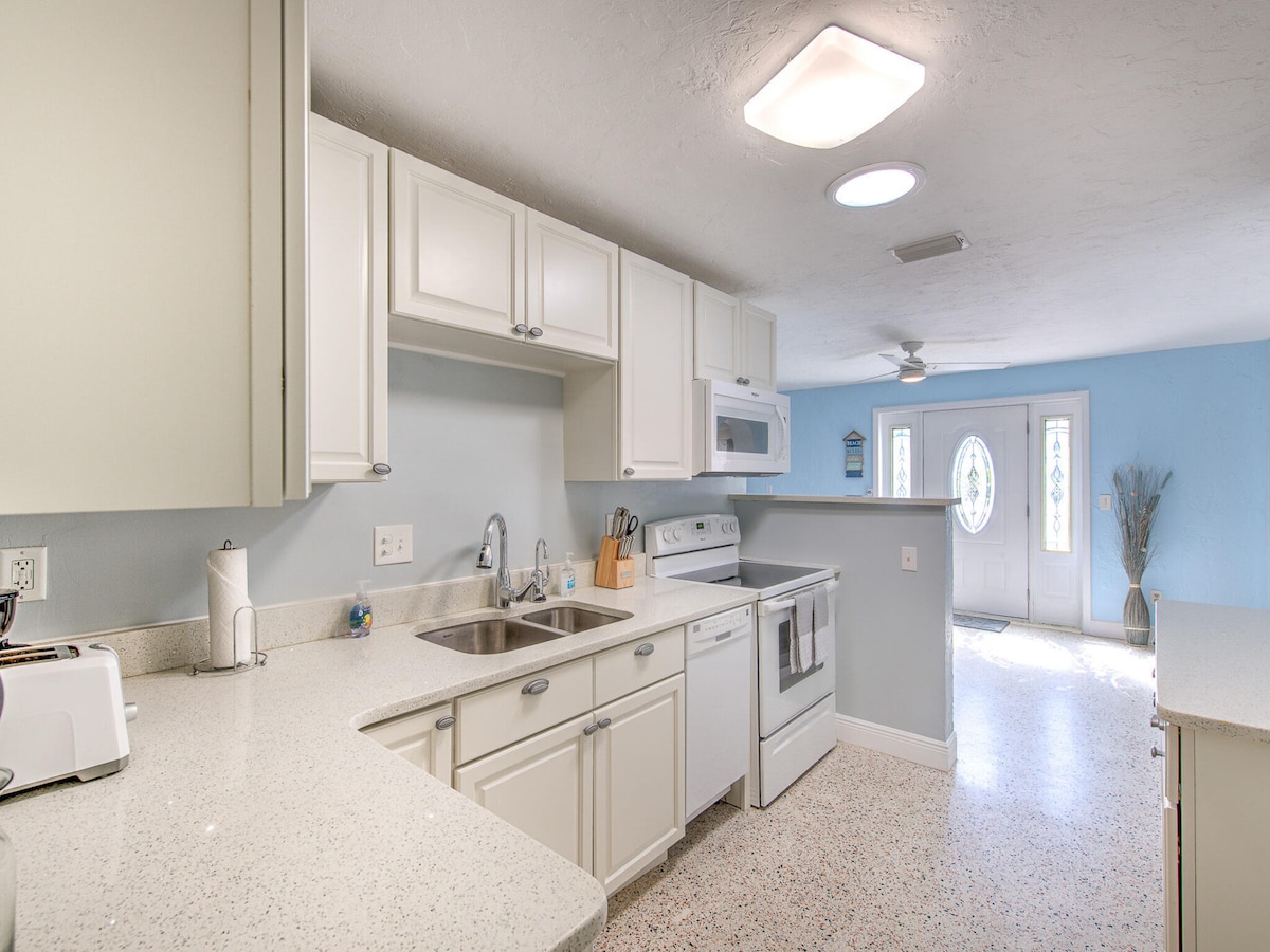 Lovely Ormond Beach Bungalow