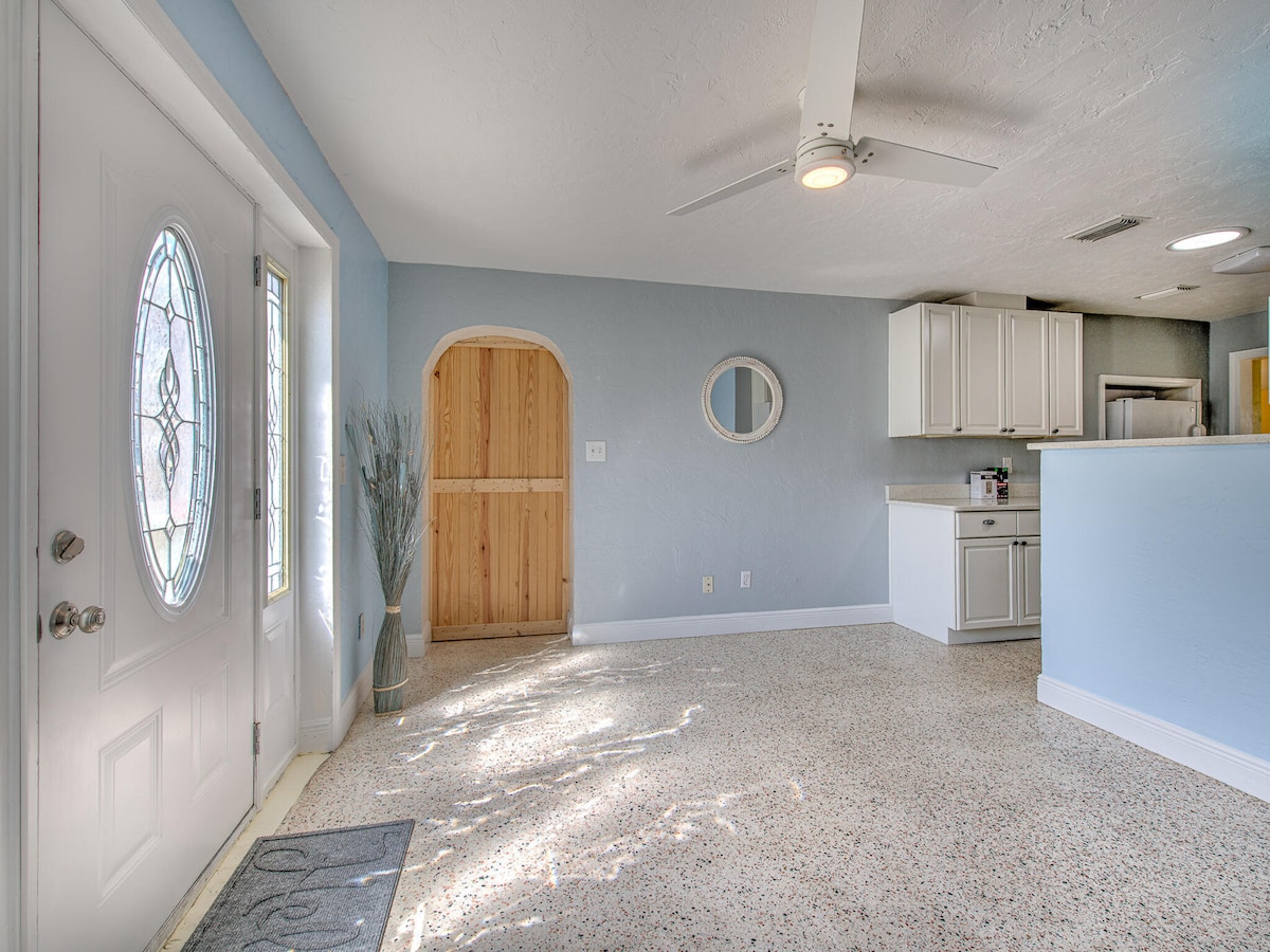 Lovely Ormond Beach Bungalow