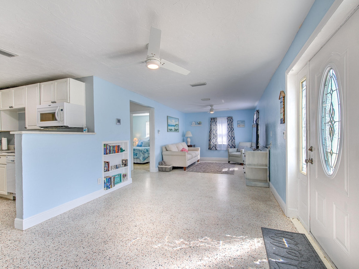 Lovely Ormond Beach Bungalow