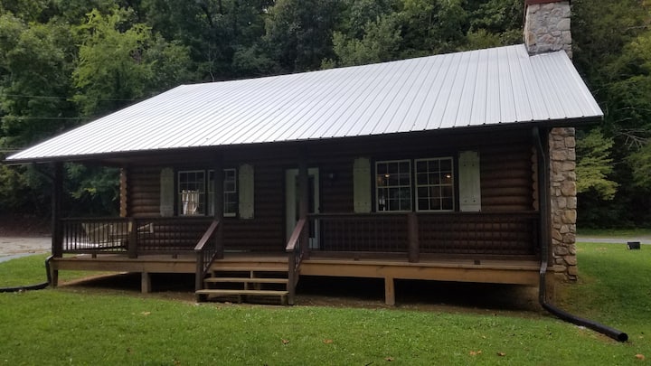 Authentic 2 Bedroom Cabin W/outstanding Location - Pigeon Forge, TN