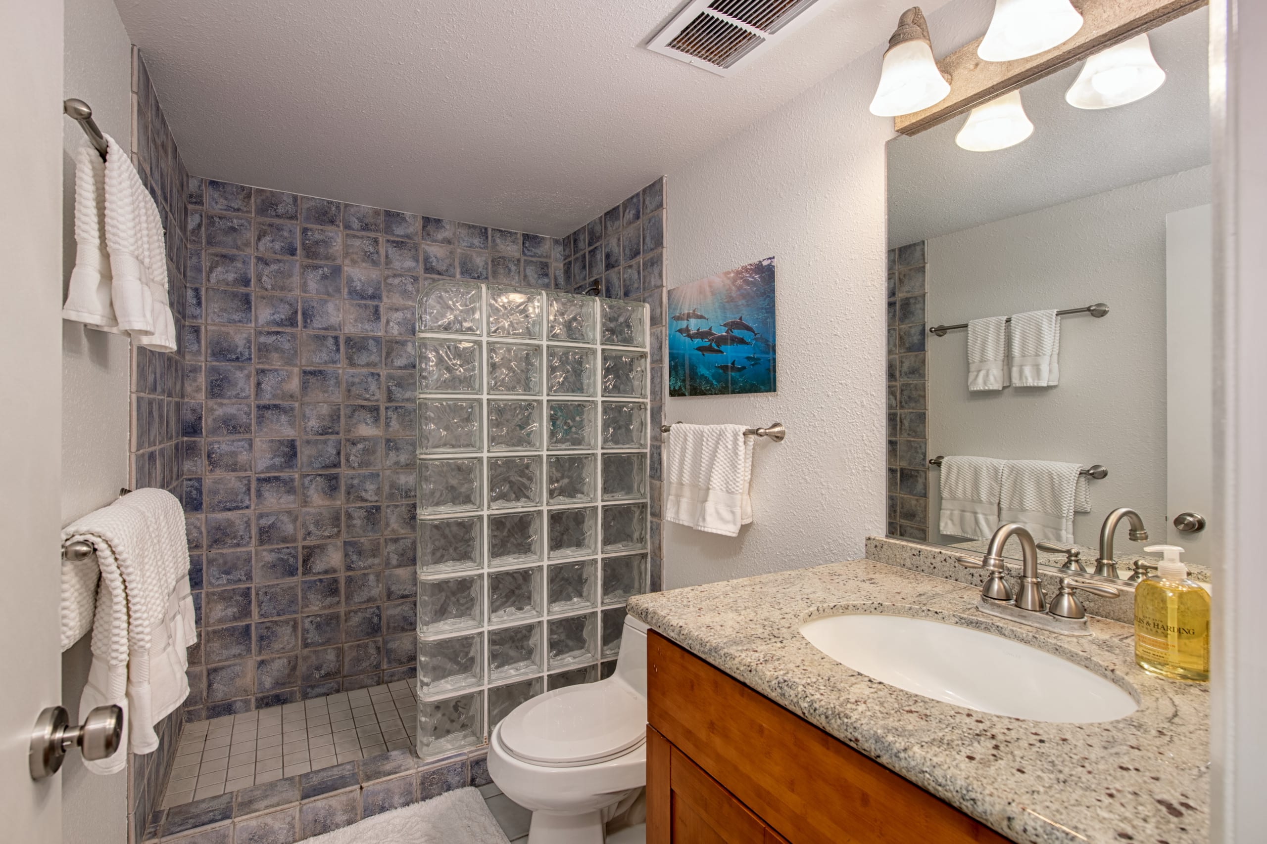 Condo in Kailua-Kona · ★4.92 · 1 bedroom · 2 beds · 1 bath - Image 5