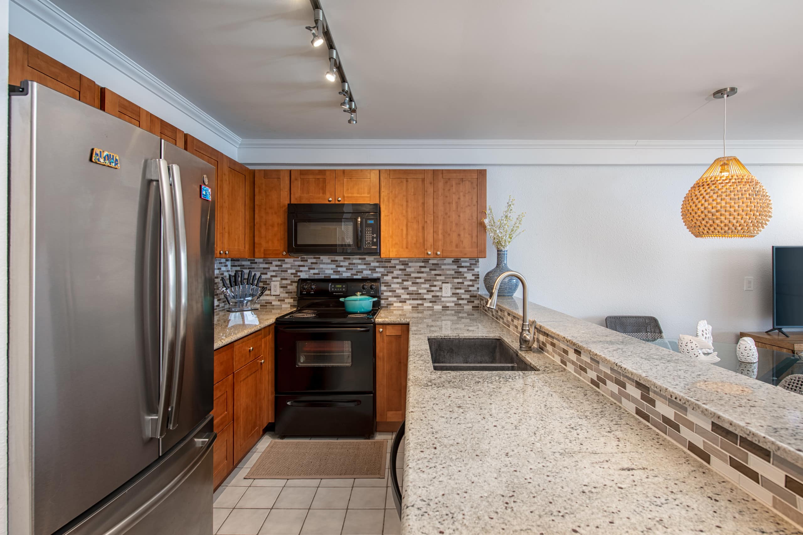 Condo in Kailua-Kona · ★4.92 · 1 bedroom · 2 beds · 1 bath - Image 12