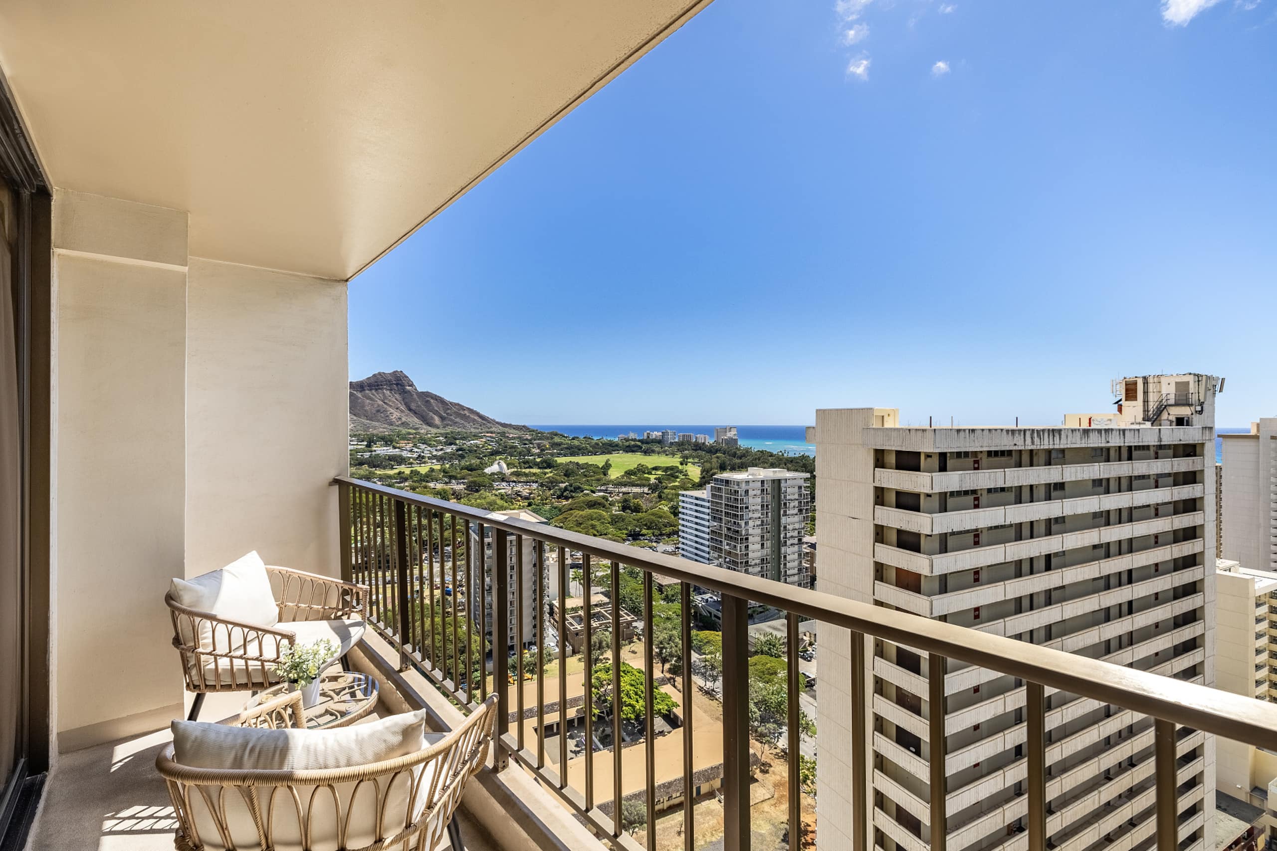 Condo in Honolulu · ★4.82 · 1 bedroom · 2 beds · 1 private bath - Image 26