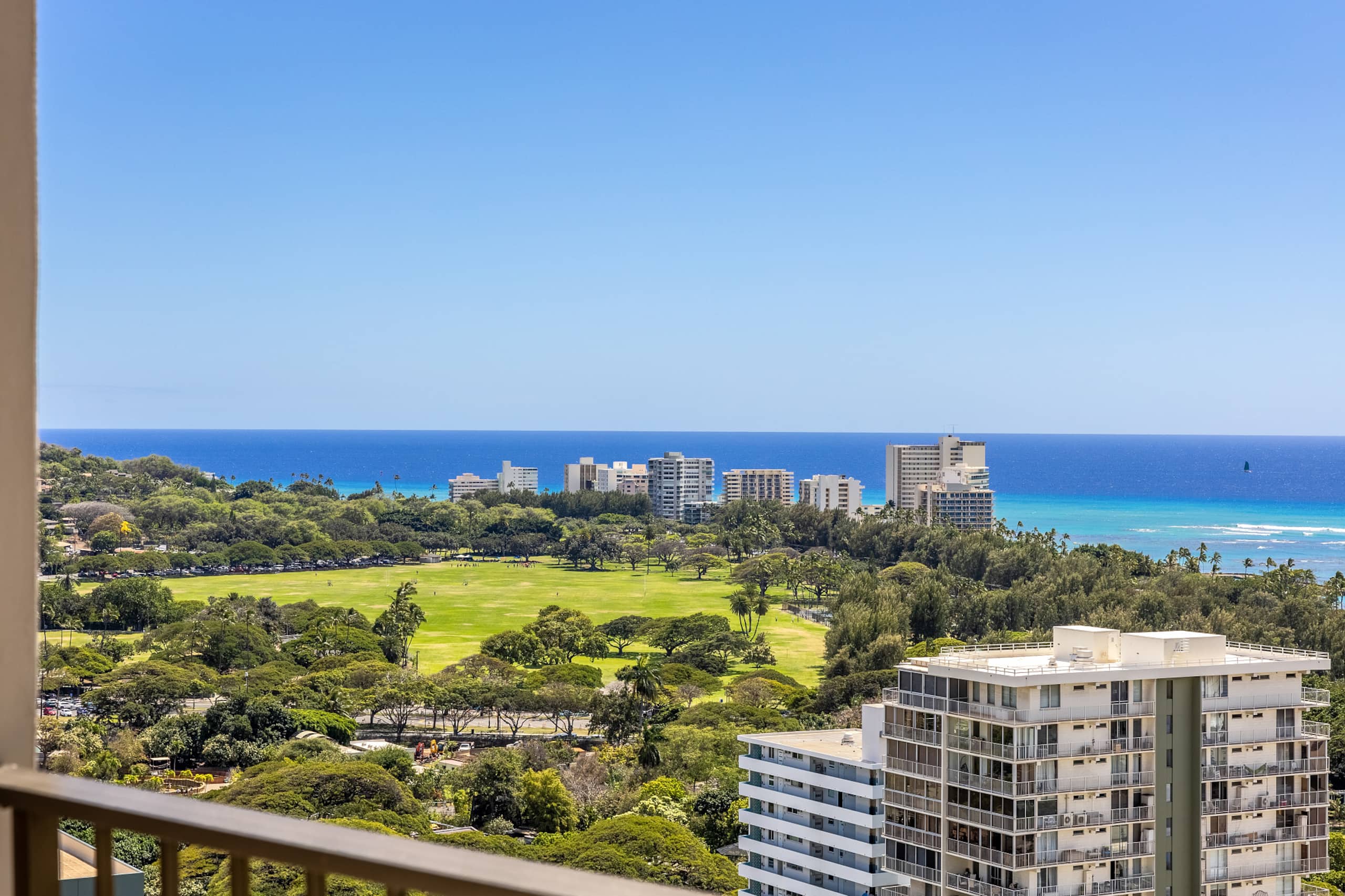 Condo in Honolulu · ★4.82 · 1 bedroom · 2 beds · 1 private bath - Image 28