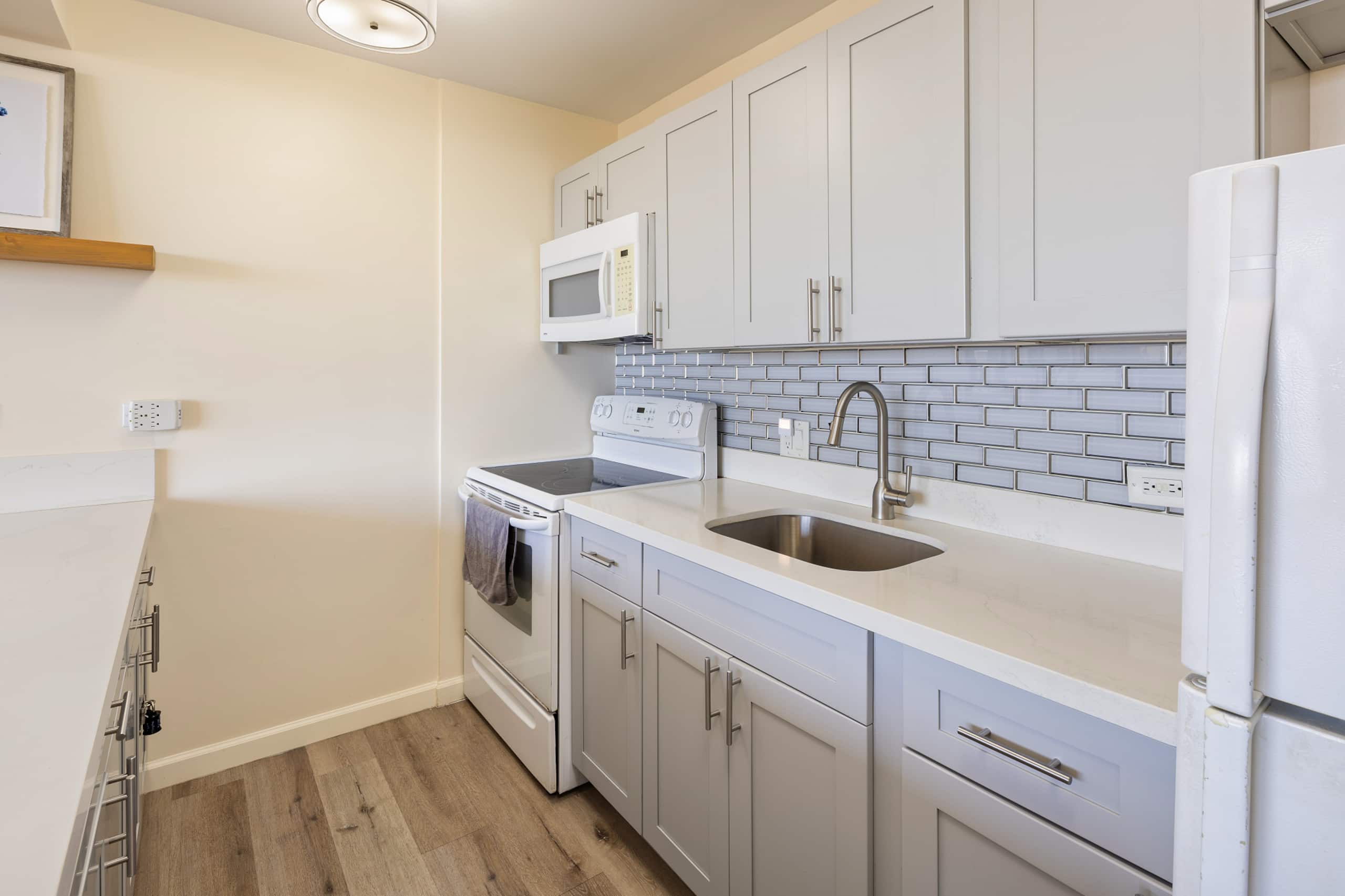Condo in Honolulu · ★4.82 · 1 bedroom · 2 beds · 1 private bath - Image 12
