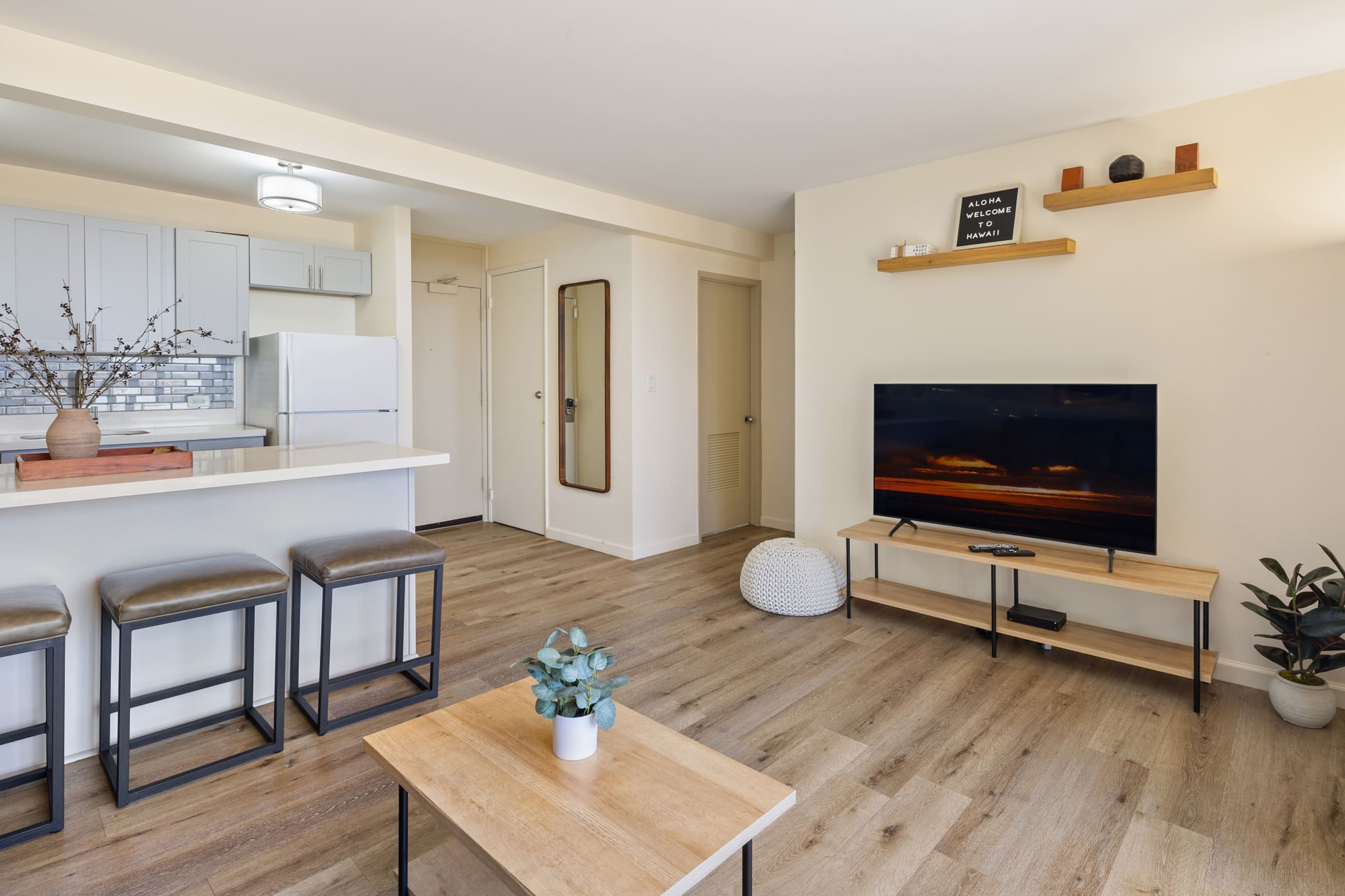 Condo in Honolulu · ★4.82 · 1 bedroom · 2 beds · 1 private bath - Image 5
