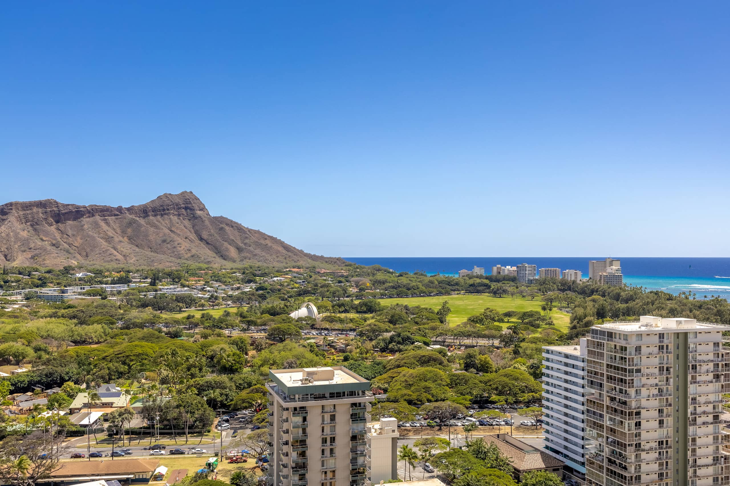 Condo in Honolulu · ★4.82 · 1 bedroom · 2 beds · 1 private bath - Image 29